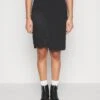 Panel Asymmetric Skirt - Minirok - Black