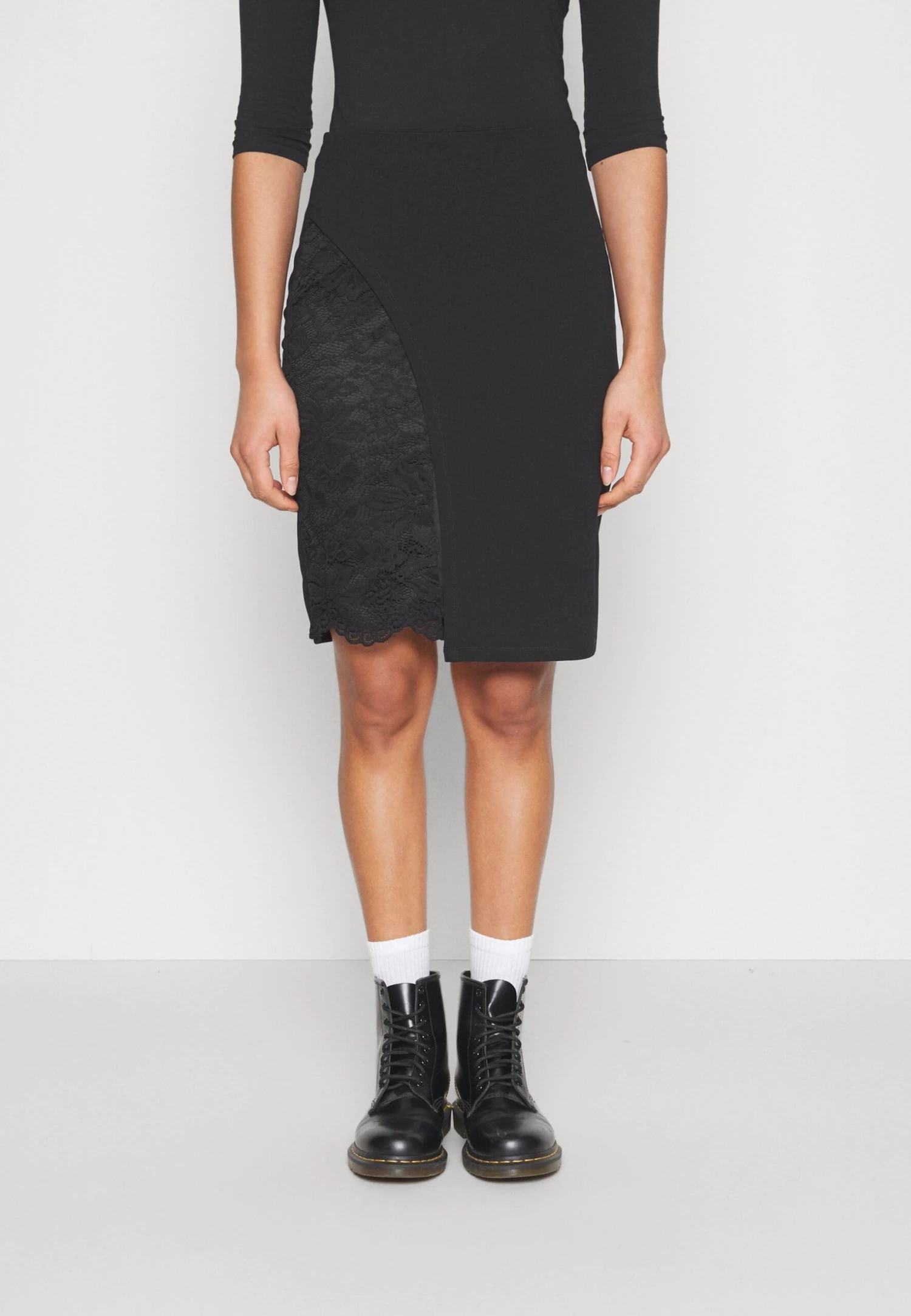 Panel Asymmetric Skirt - Minirok - Black